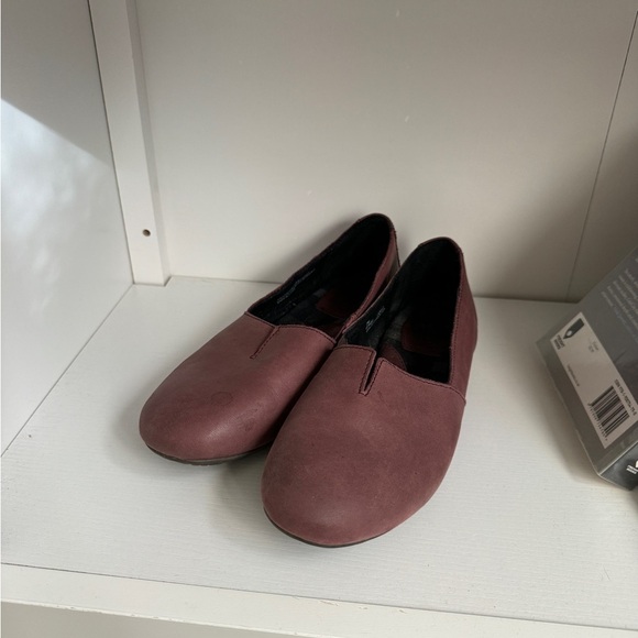 Born authentic leather oxblood red slip on flats ballet lightweight shoes - Picture 1 of 7